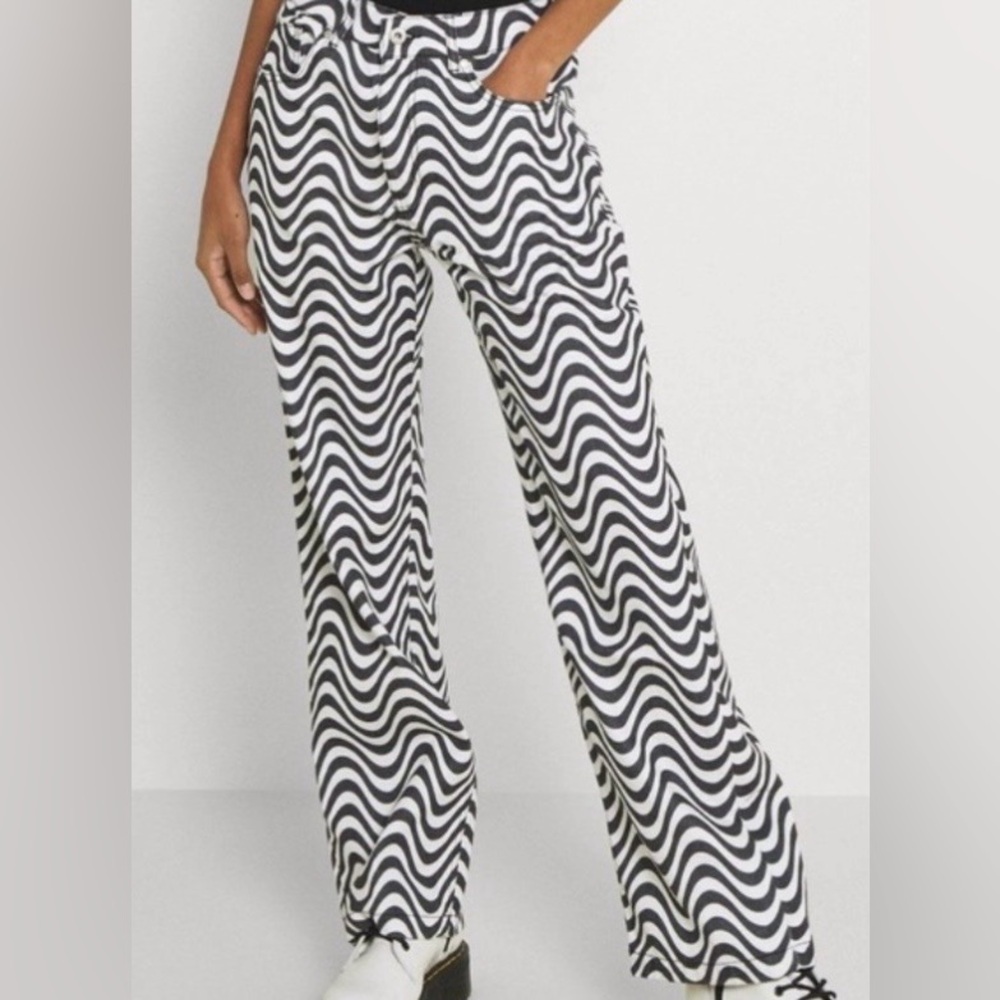 Graffiti Private Label Size Small Black and White Wave Pattern Wide Leg Pants